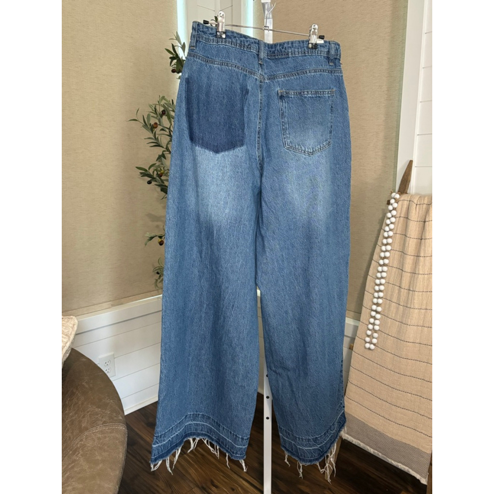 Almost Famous Denim Wide Leg, Raw Hem Jeans, Size 9 - Picture 4 of 5